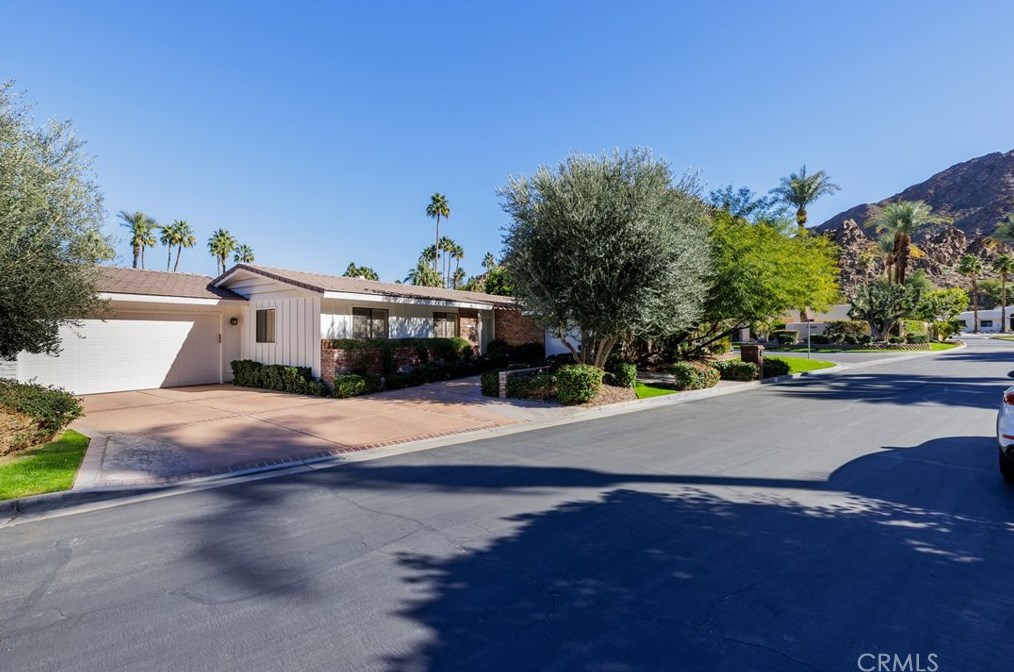 77056 Desi Dr, Palm Desert, CA 92210-9014