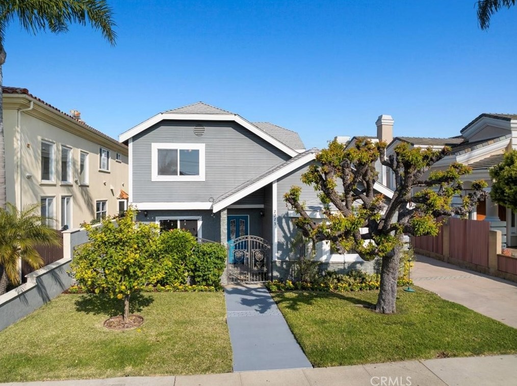 2223 Robinson St, Redondo Beach, CA 90278-2019