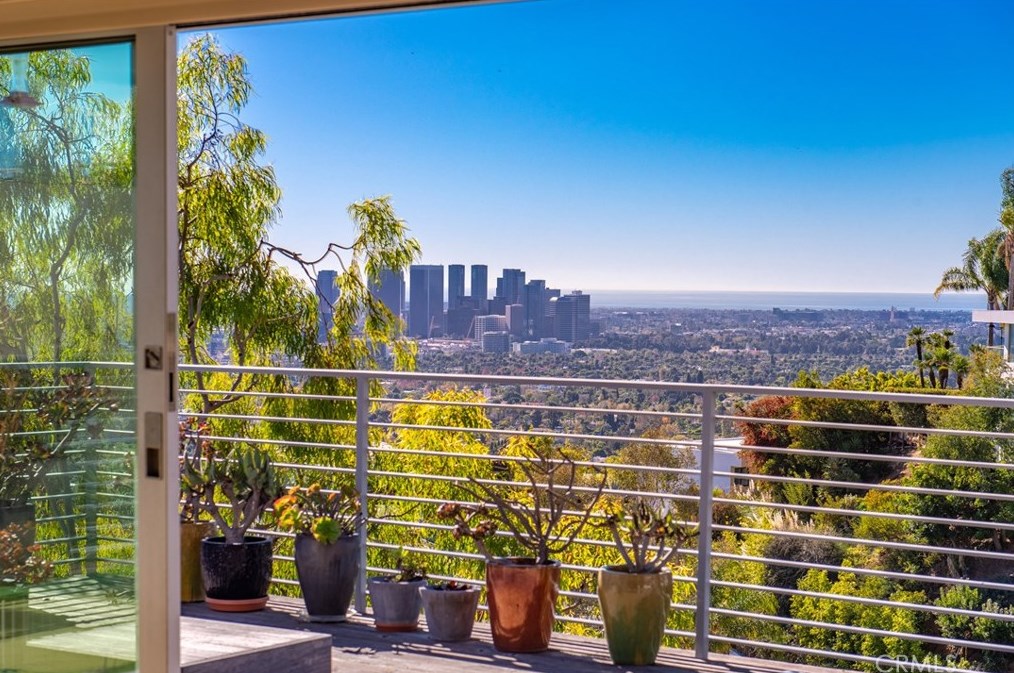 9388 Flicker Way, Los Angeles, CA 90069-1728