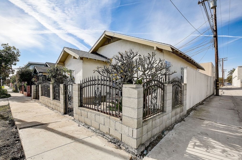 1747 Gundry Ave, Long Beach, CA 90813-2350