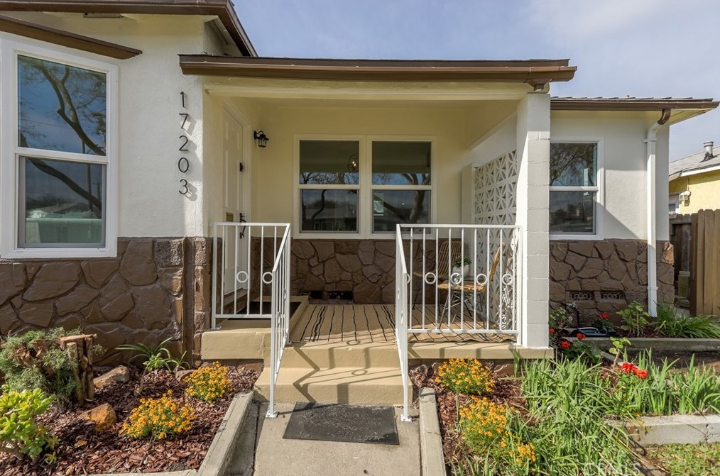 17203 Elgar Ave, Torrance CA  90504-2623 exterior