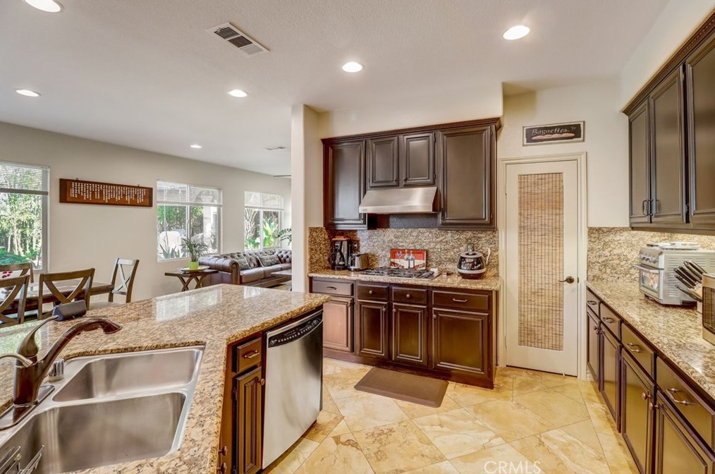 36260 Redbud Ln, Murrieta CA  92562-4382 exterior