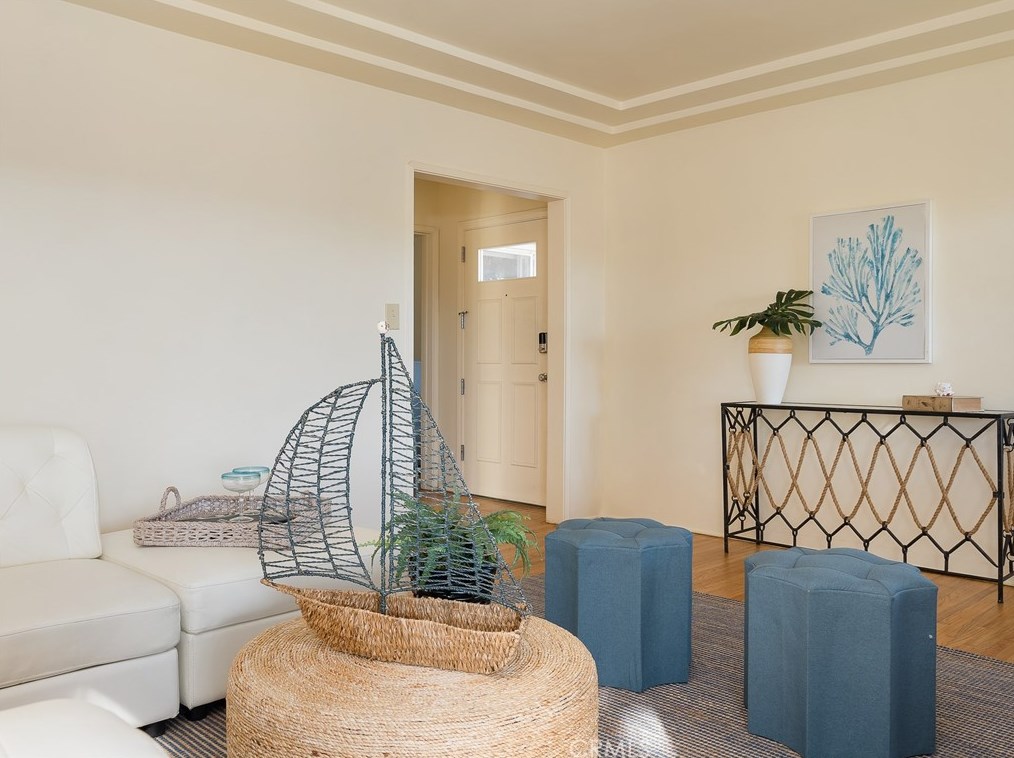 425 Maple Ave, El Segundo CA 90245-3321 exterior