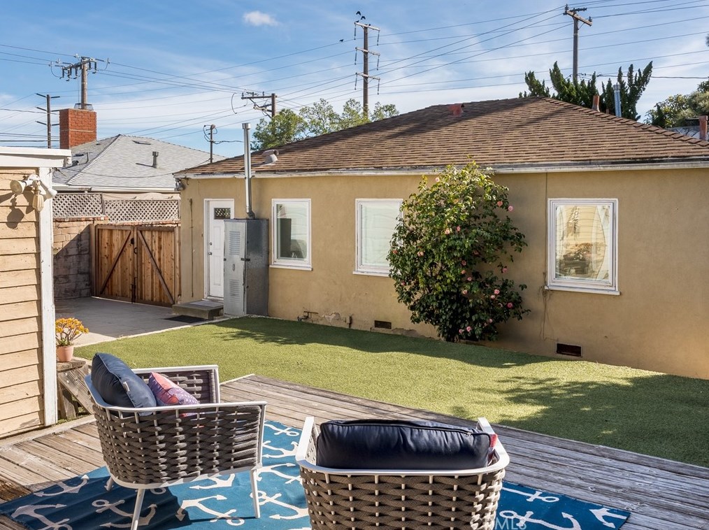 425 Maple Ave, El Segundo CA 90245-3321 exterior