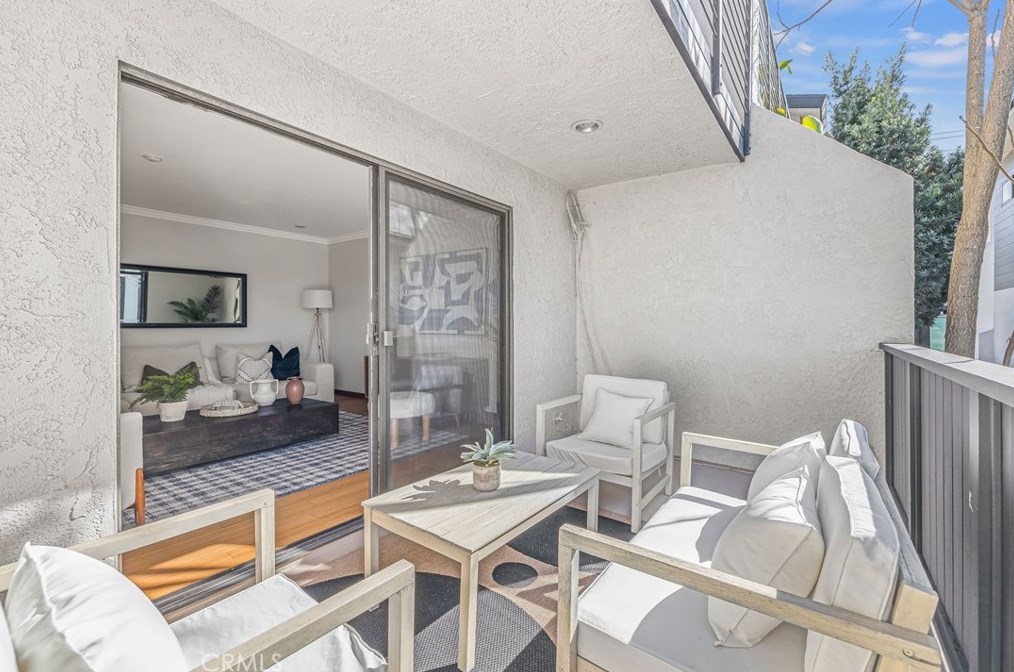 2103 Rockefeller Ln, Redondo Beach, CA 90278-3611