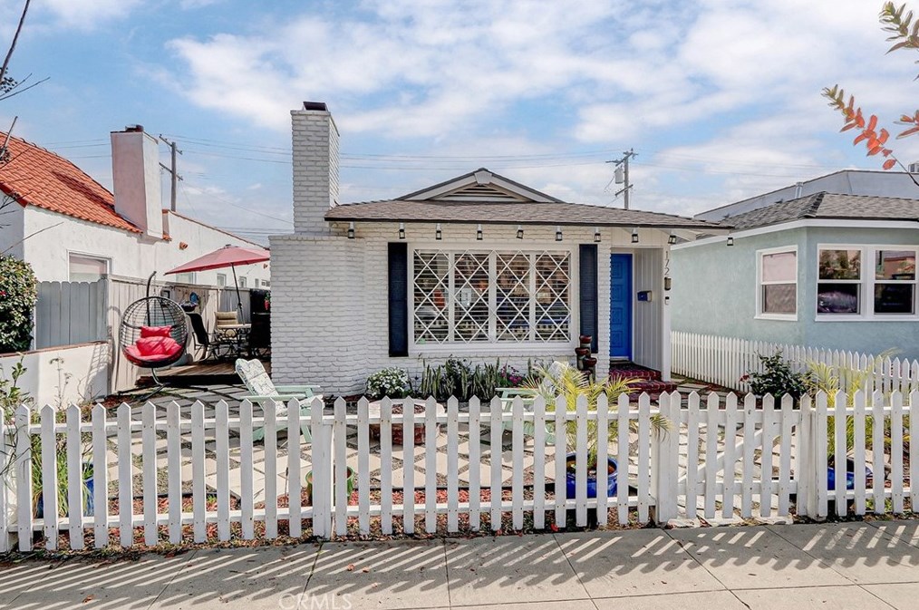 172 Park Ave, Long Beach, CA 90803-3153