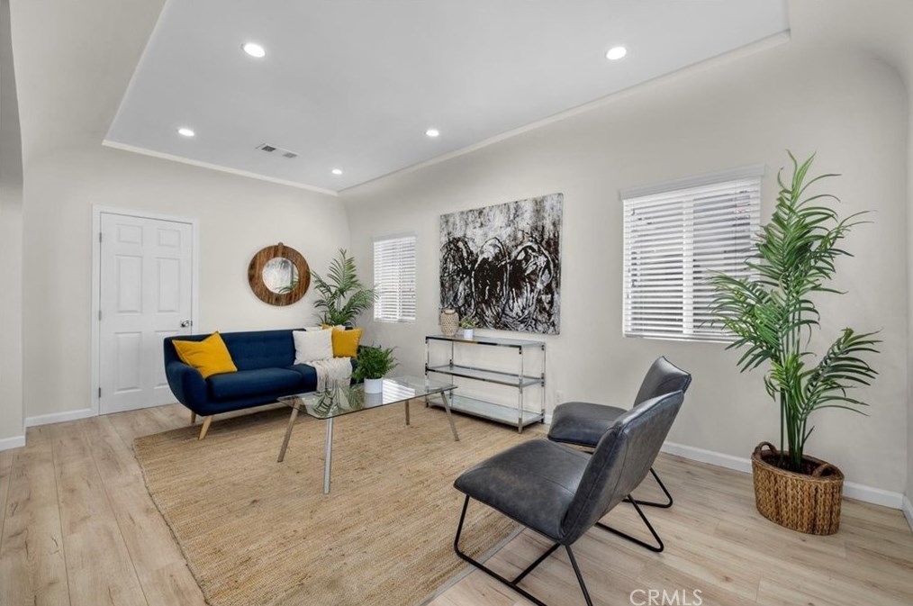 826 104th St, Los Angeles CA  90044-4408 exterior