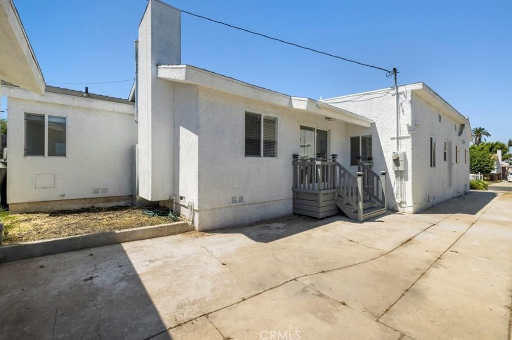 826 104th St, Los Angeles CA  90044-4408 exterior