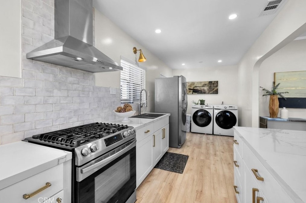 826 104th St, Los Angeles CA  90044-4408 exterior