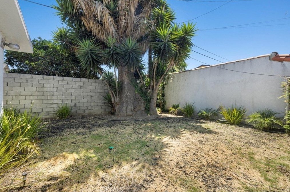 826 104th St, Los Angeles CA  90044-4408 exterior