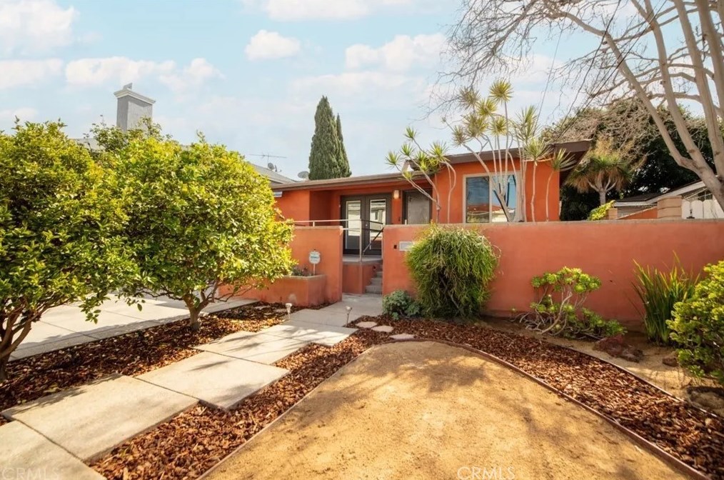 2010 Voorhees Ave, Redondo Beach, CA 90278-2329