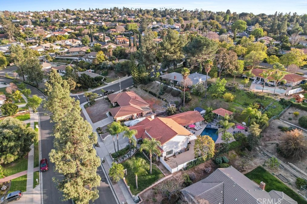 1510 Country Club Dr, Riverside CA  92506-3613 exterior