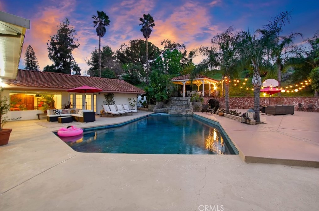 1510 Country Club Dr, Riverside CA  92506-3613 exterior