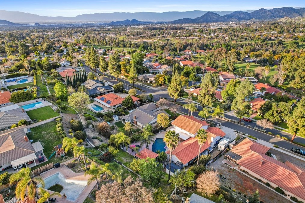 1510 Country Club Dr, Riverside CA  92506-3613 exterior