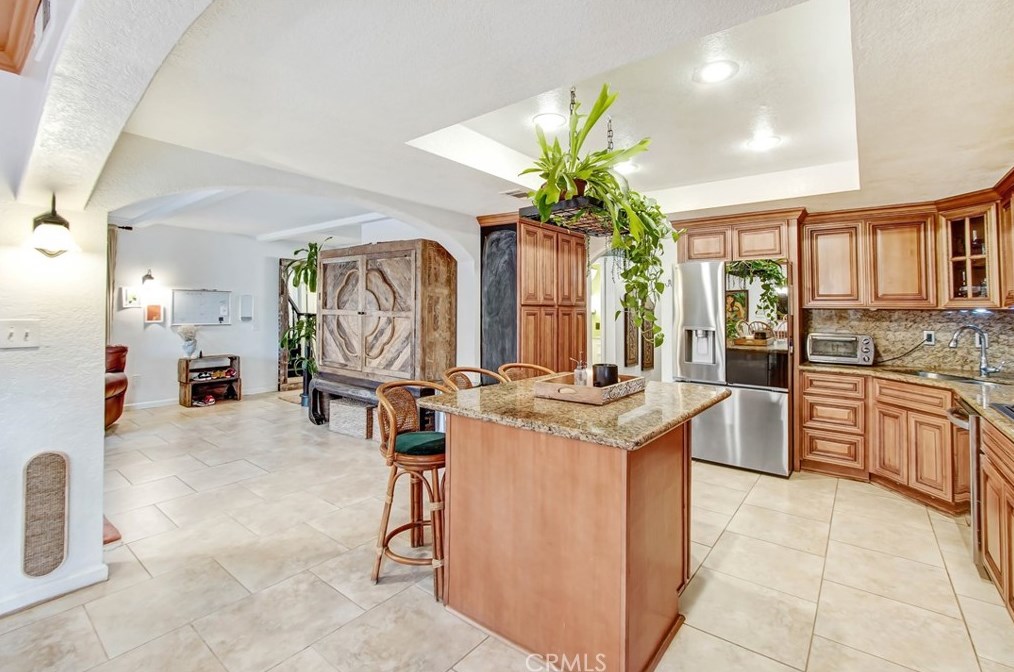 1510 Country Club Dr, Riverside CA  92506-3613 exterior