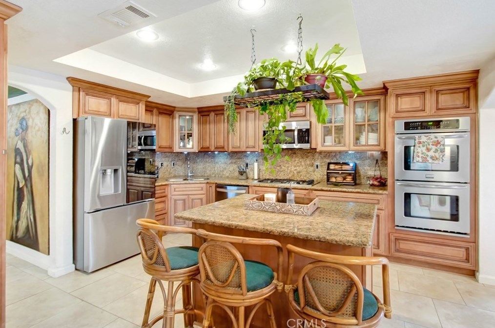 1510 Country Club Dr, Riverside CA  92506-3613 exterior