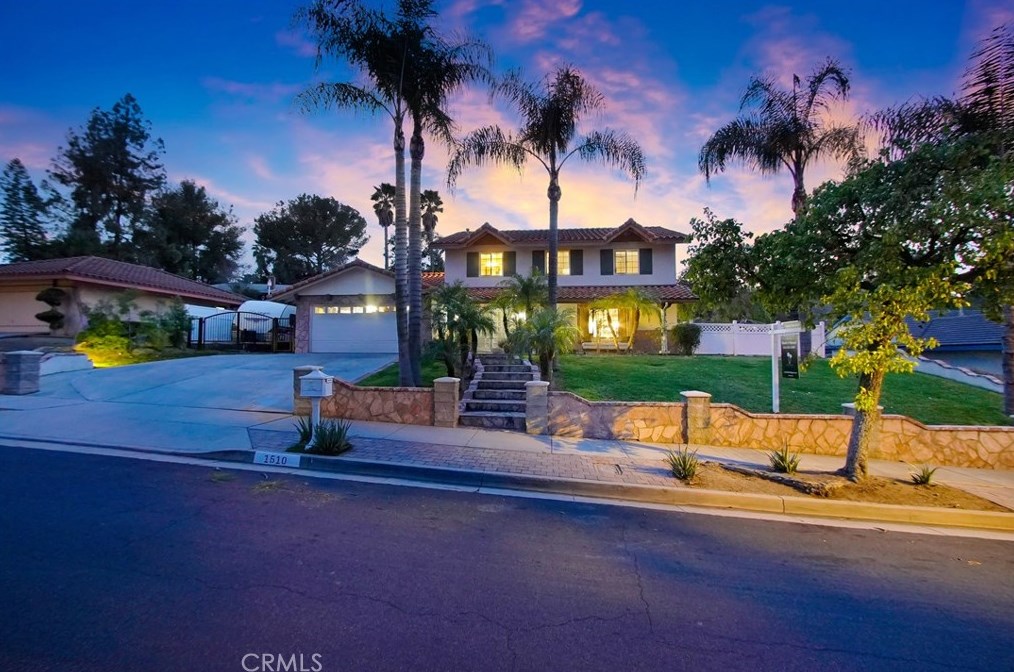 1510 Country Club Dr, Riverside CA  92506-3613 exterior