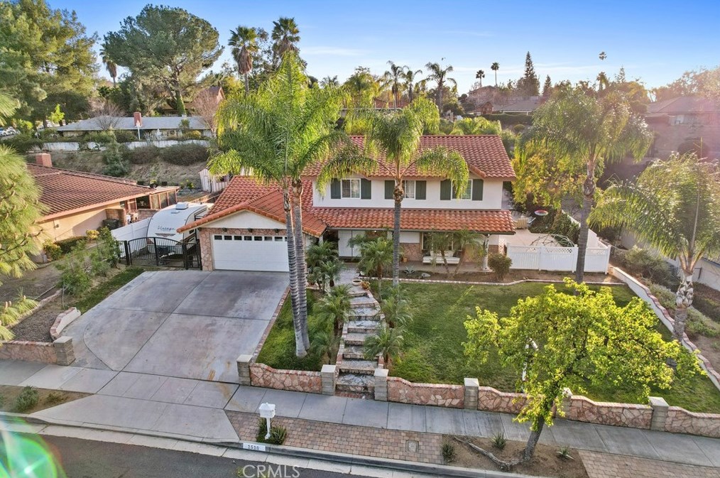 1510 Country Club Dr, Riverside CA  92506-3613 exterior