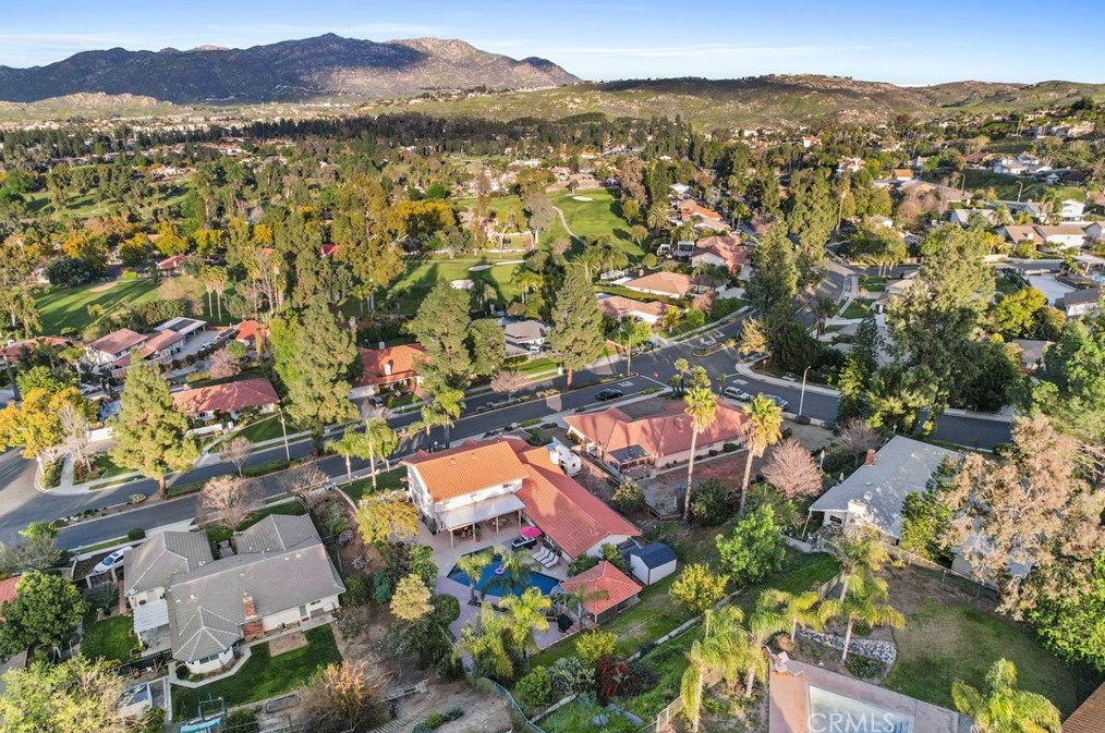 1510 Country Club Dr, Riverside CA  92506-3613 exterior