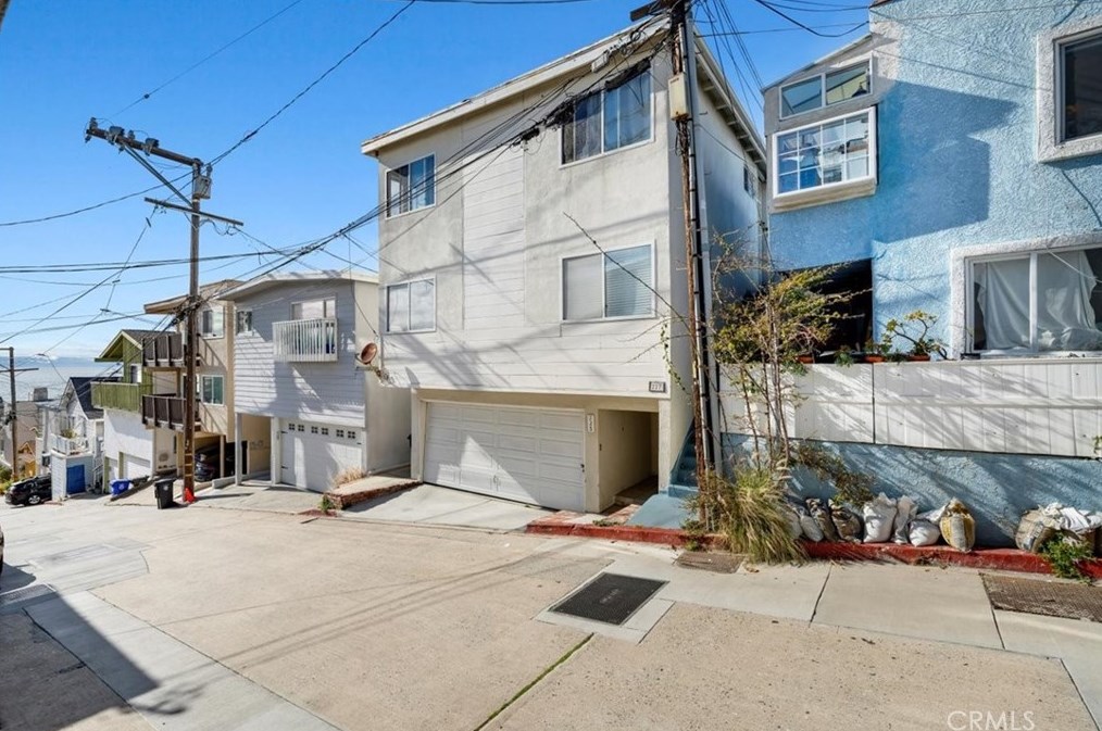 225 El Porto St, Manhattan Beach, CA 90266
