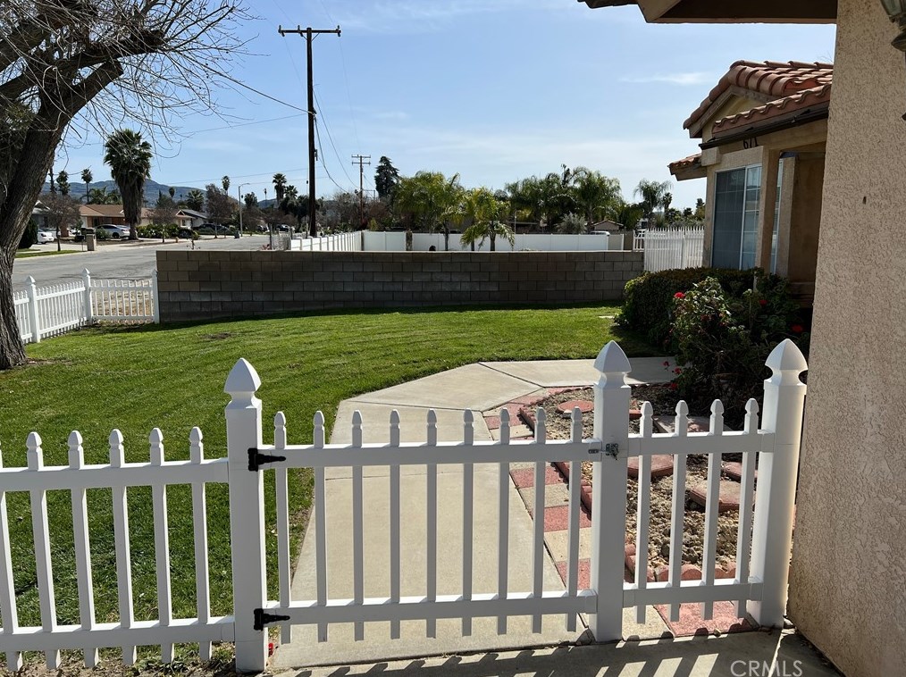 671 Girard St, Hemet, CA 92544-3110