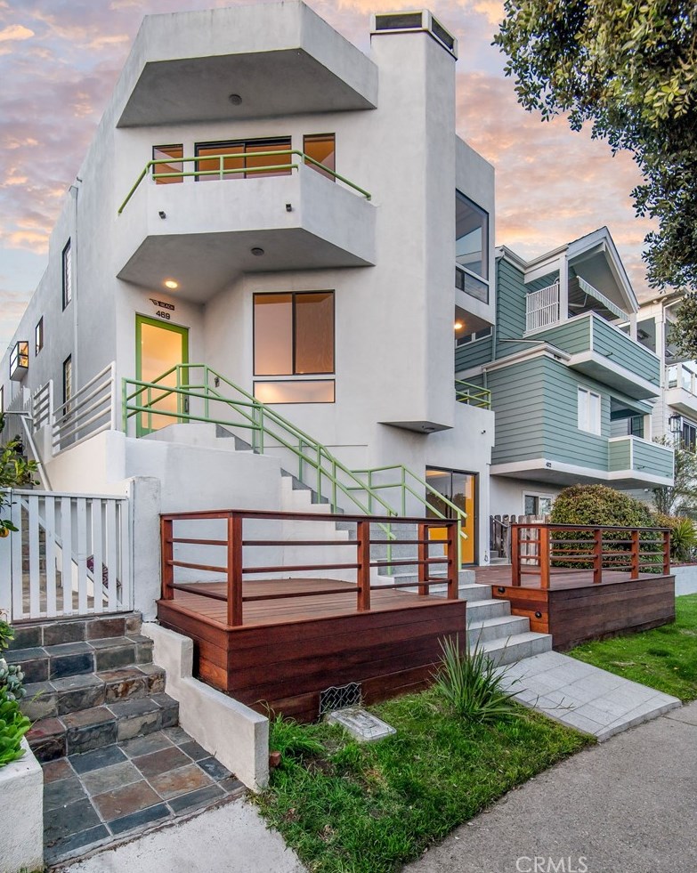 469 26th St, Manhattan Beach, CA 90266-2109