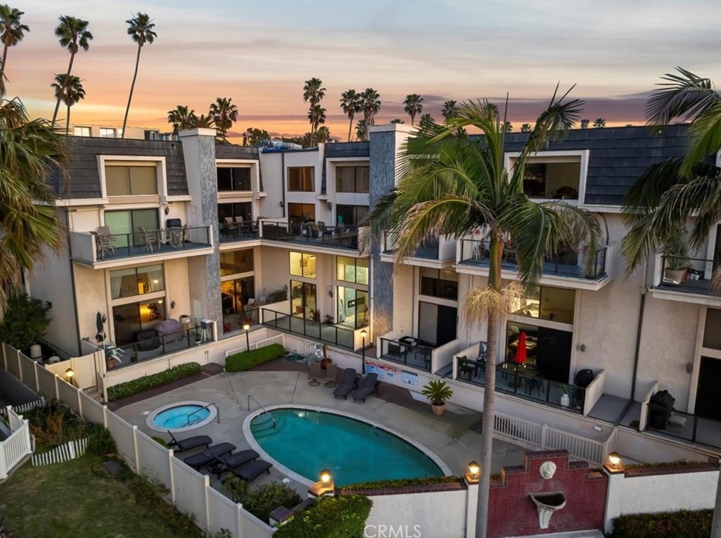 420 Esplanade, Redondo Beach CA  90277-3727 exterior