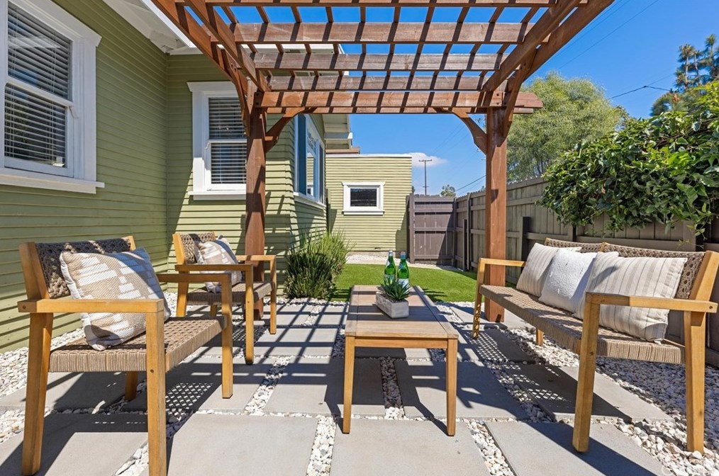 1641 10th St, Long Beach CA  90813-5035 exterior