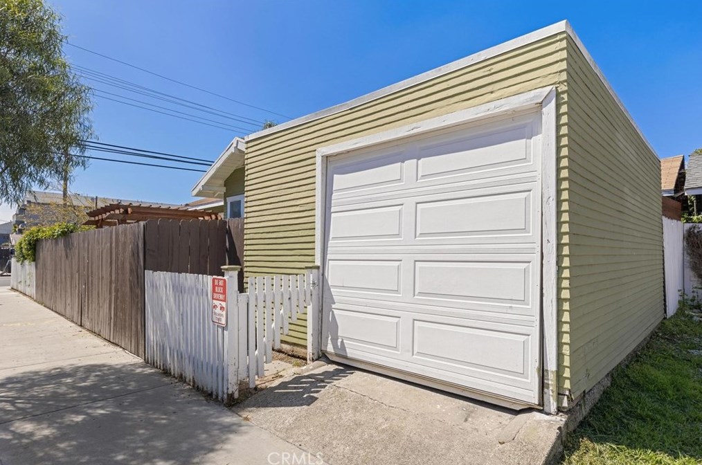 1641 10th St, Long Beach CA  90813-5035 exterior