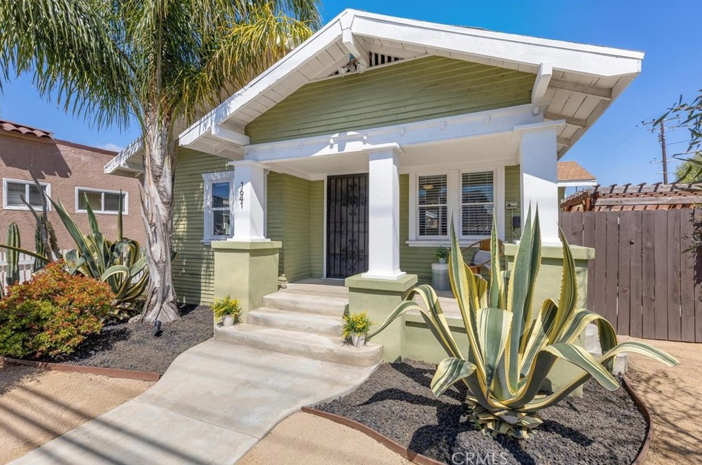 1641 10th St, Long Beach CA  90813-5035 exterior