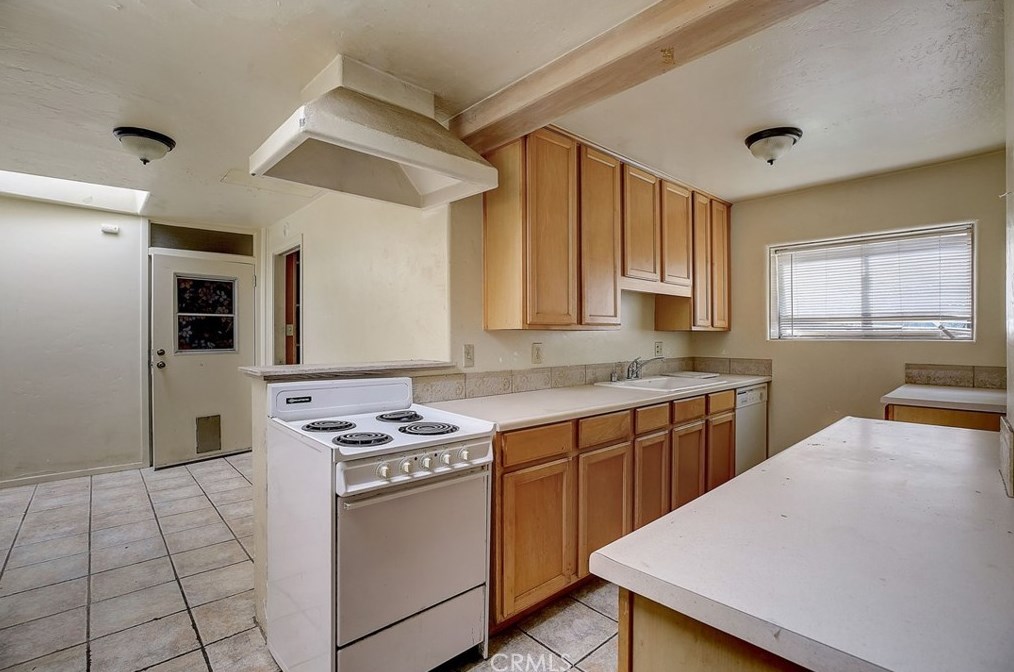 21036 Shearer Ave, Long Beach CA  90745-1234 exterior