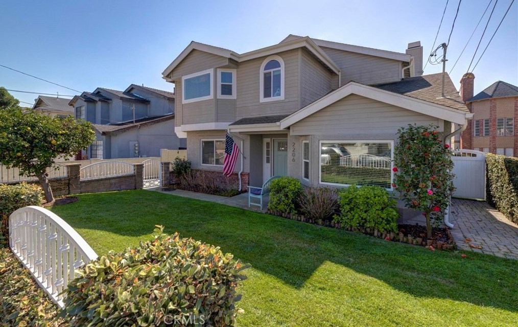 2206 Clark Ln, Redondo Beach, CA 90278-4304