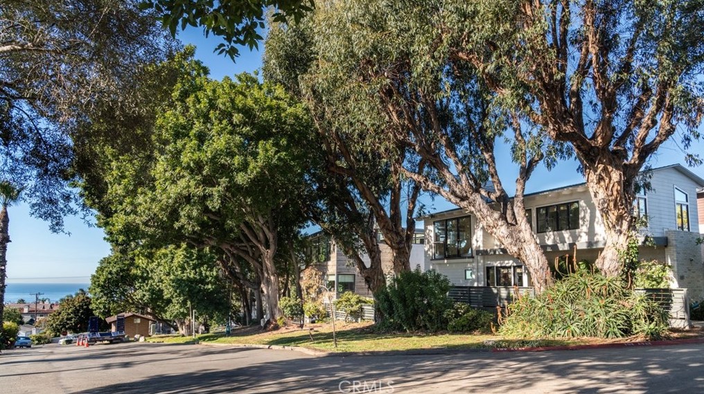 1619 Golden Ave, Hermosa Beach, CA 90254-3325
