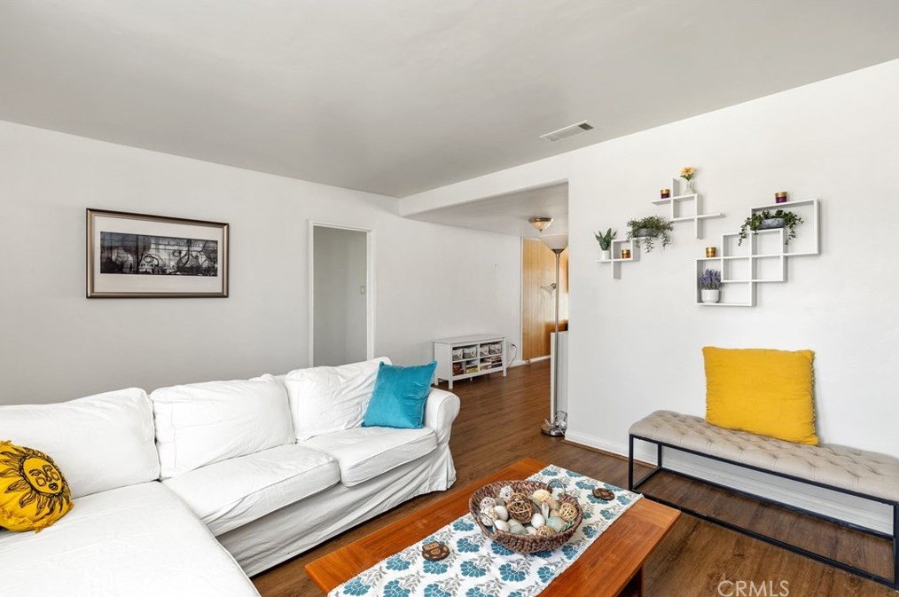 1313 118th St, Los Angeles, CA 90044-1103