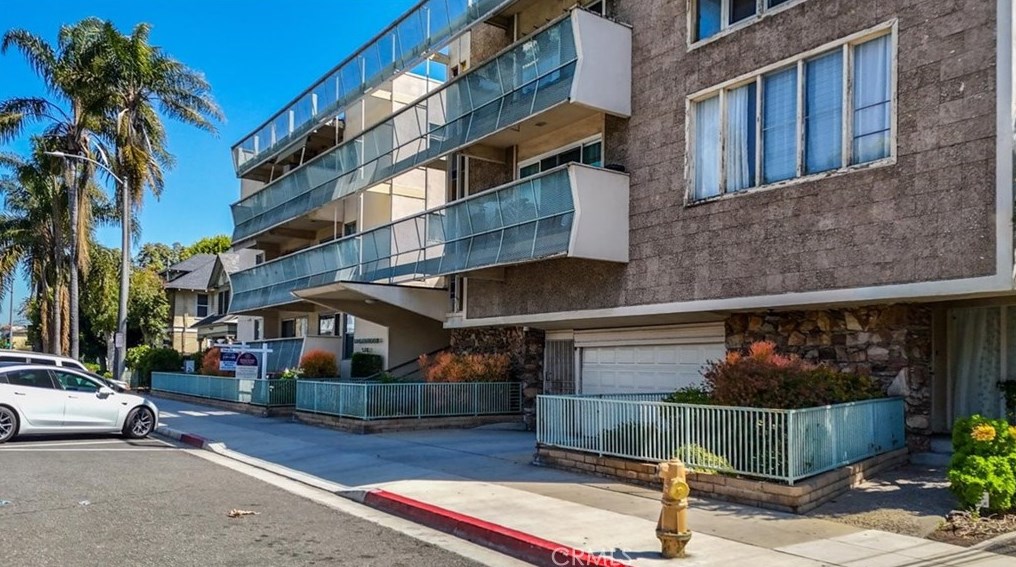 528 Cedar Ave, Long Beach, CA 90802-2277