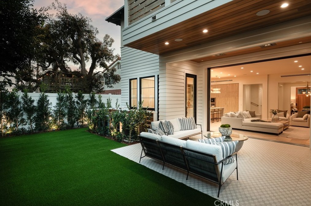 2104 Laurel Ave, Manhattan Beach, CA 90266