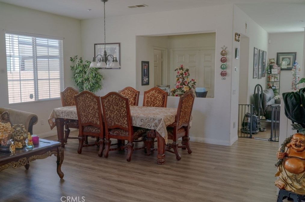 15884 Rock Point Ln, Fontana, CA 92336-4577