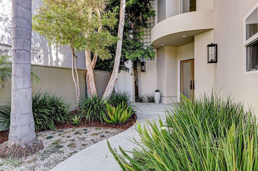 664 29th St, Manhattan Beach, CA 90266-2233
