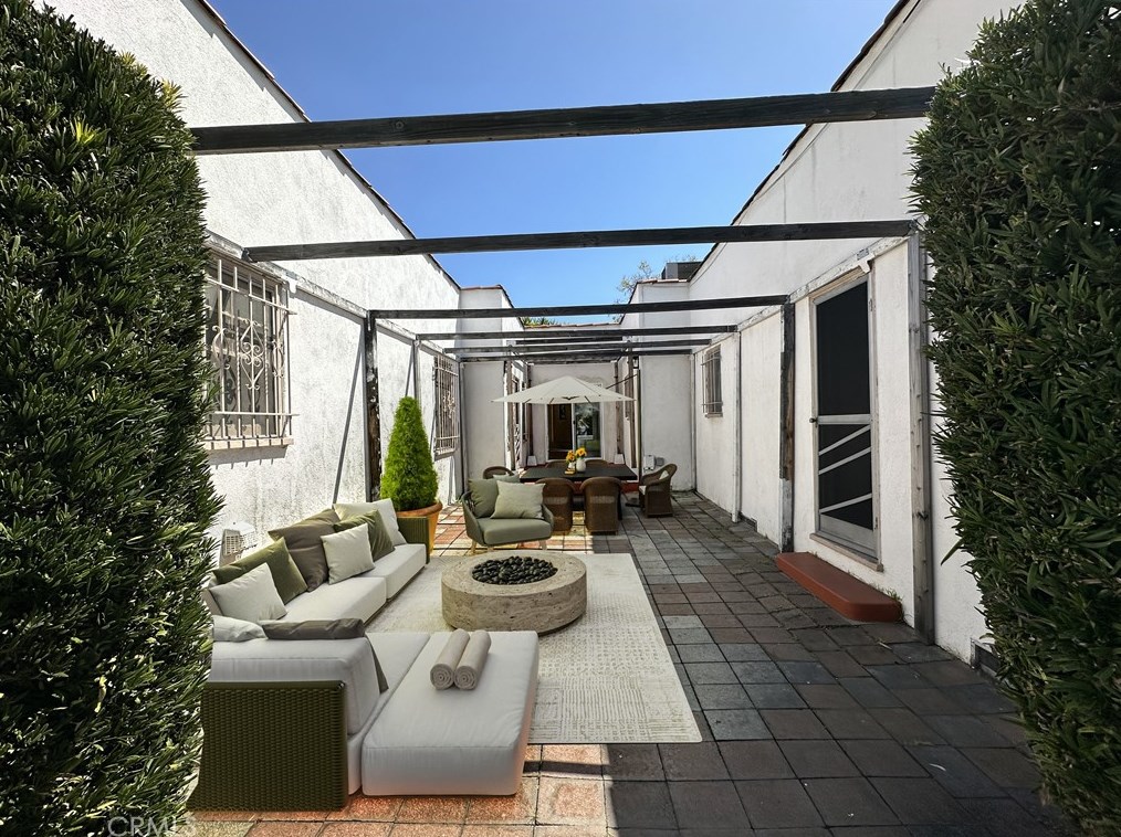 439 Detroit St, Los Angeles, CA 90036-2528