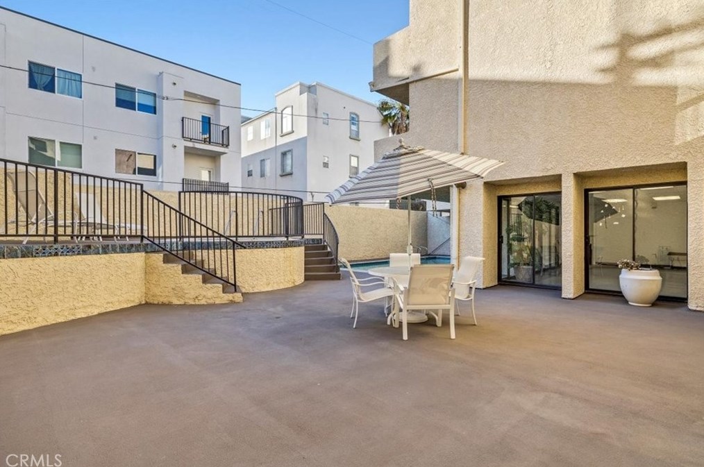 7001 La Cienega Blvd, Los Angeles CA 90045-2050 exterior