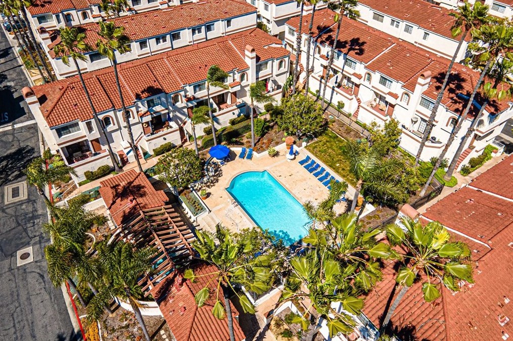 2971 Plaza Del Amo, Torrance CA  90503-7340 exterior