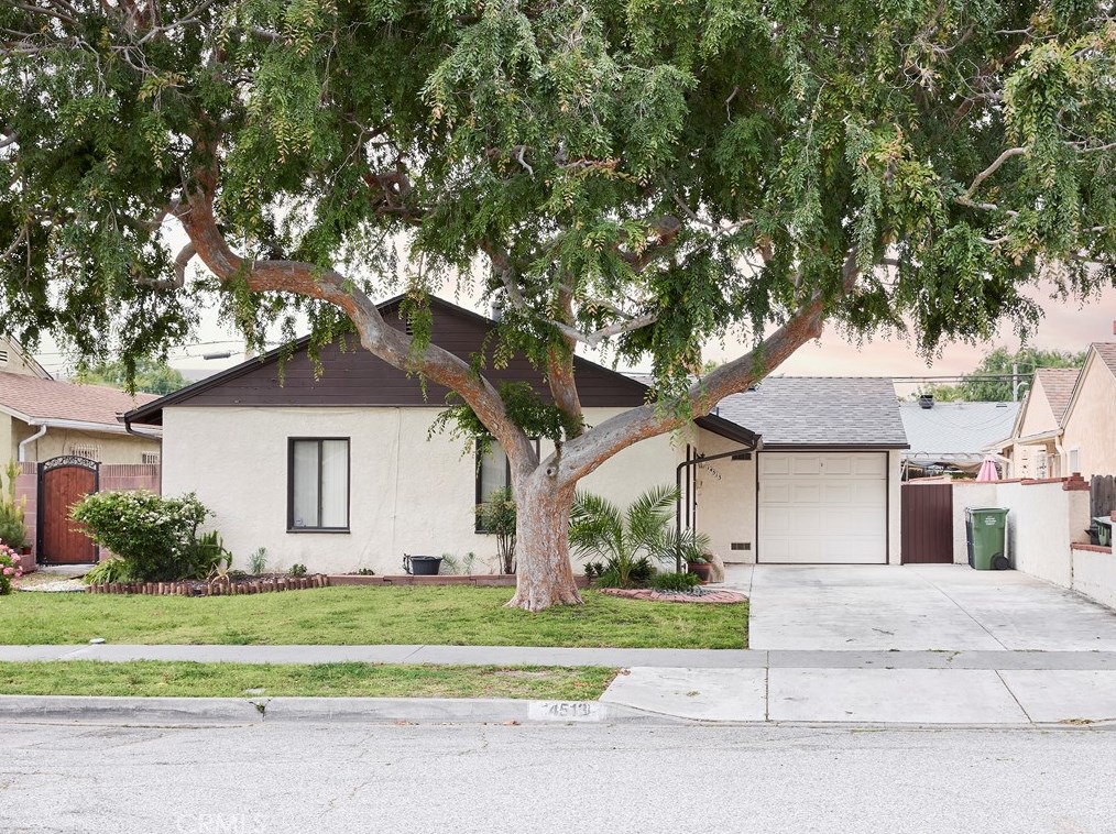 14513 Fonthill Ave, Hawthorne, CA 90250