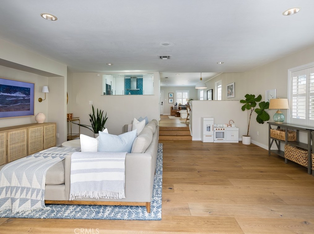 7822 Boeing Ave, Los Angeles CA  90045-3120 exterior