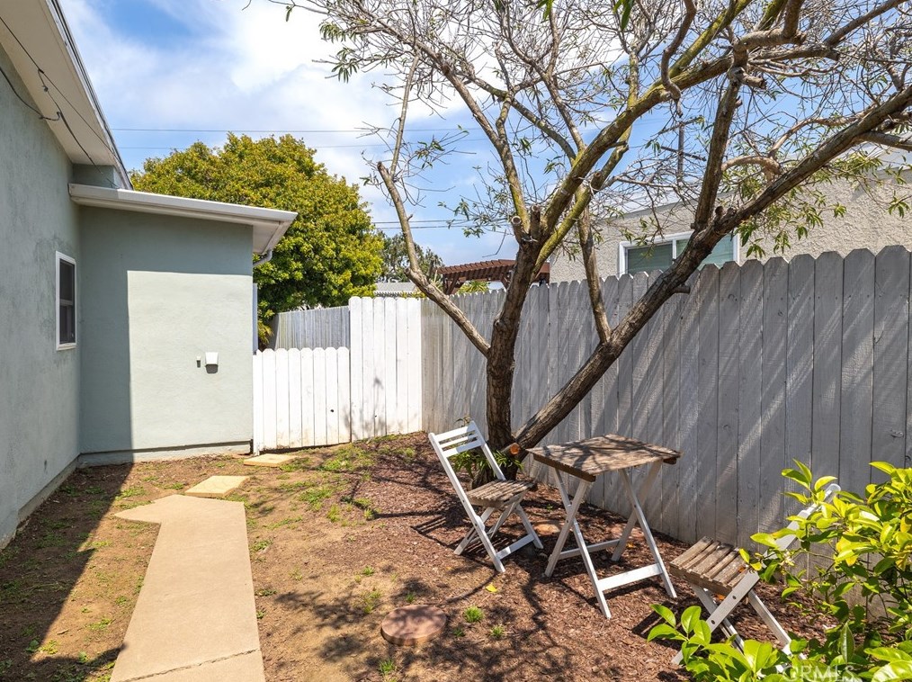 7822 Boeing Ave, Los Angeles CA  90045-3120 exterior