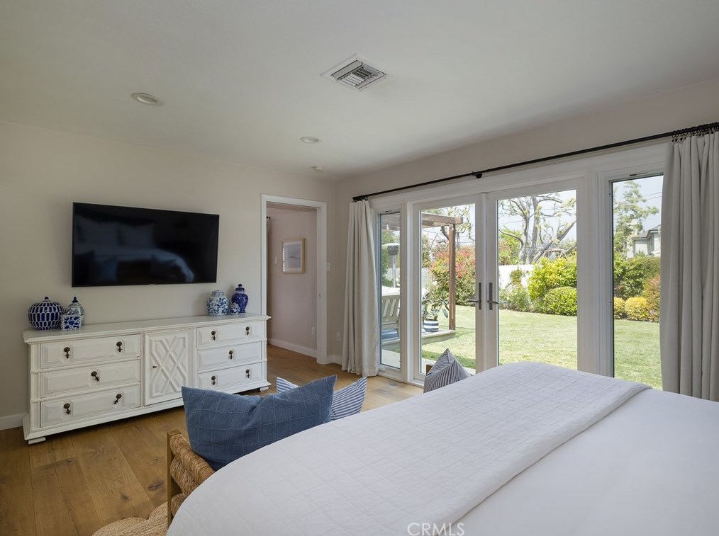 7822 Boeing Ave, Los Angeles CA  90045-3120 exterior