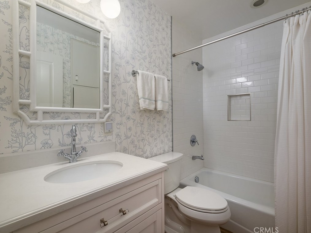 7822 Boeing Ave, Los Angeles CA  90045-3120 exterior