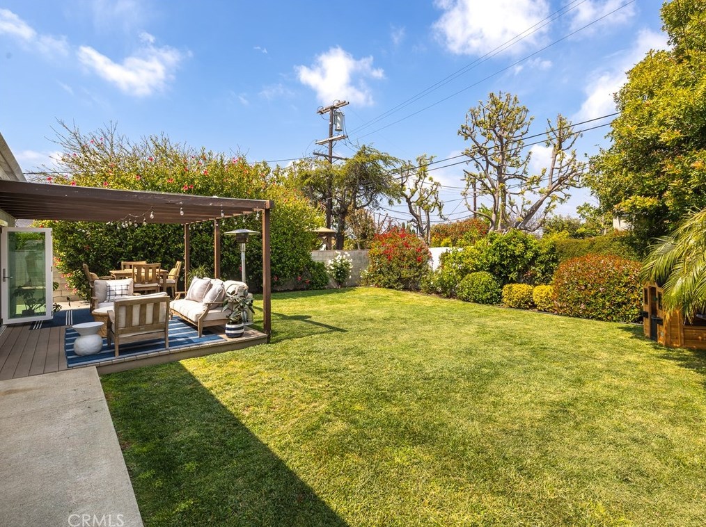 7822 Boeing Ave, Los Angeles CA  90045-3120 exterior