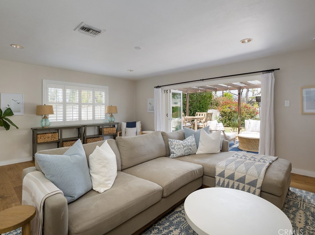 7822 Boeing Ave, Los Angeles CA  90045-3120 exterior