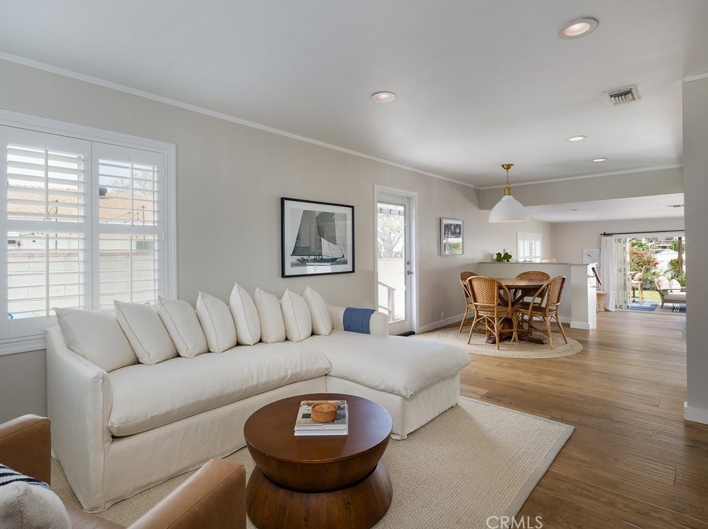 7822 Boeing Ave, Los Angeles CA  90045-3120 exterior