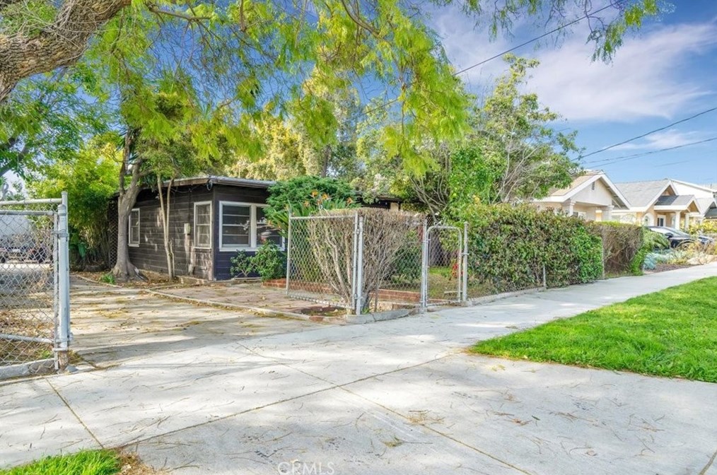 3844 15th St, Long Beach, CA 90804-2938